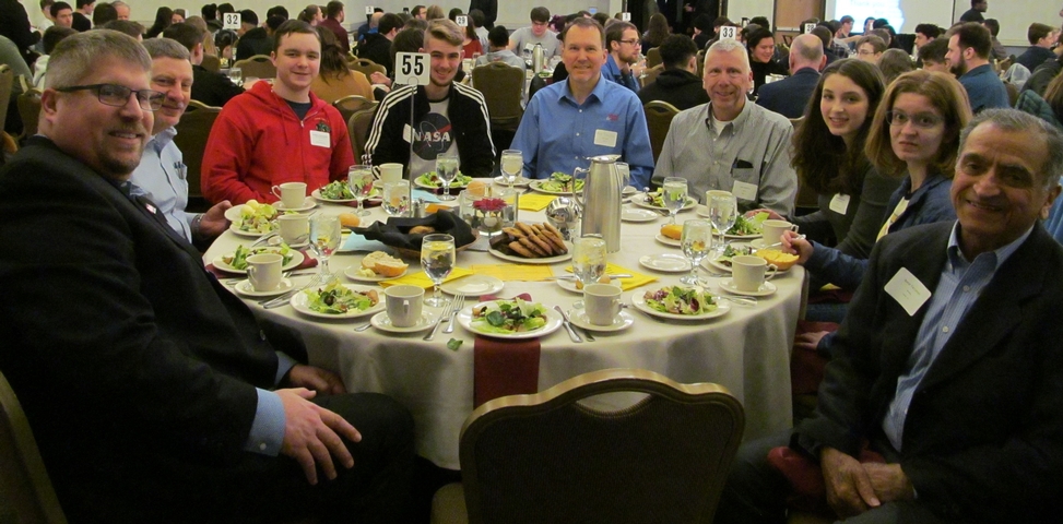 Oregon E-Week Luncheon Program Attracts 600